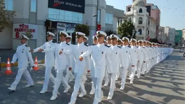 Bahriyeliler Bandırma'ya Çıkarma Yaptı