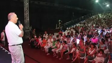 Kemerli Bin Çocuk Çizgi Kahramanlarıyla Buluştu