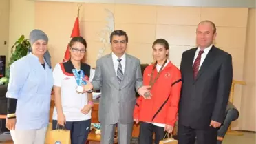 Vali Düzgün'den Başarılı Tekvandoculara Ödül