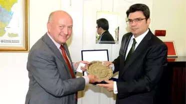 İngiltere Ankara Büyükelçisi Vali Vekili Mehmet Yiğit'i Ziyaret Etti