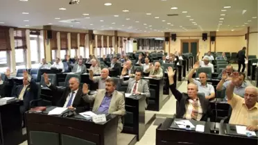 Meclis, Çelişkili Raporu Onayladı