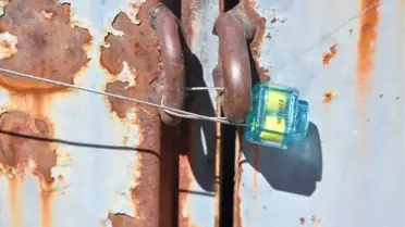 Suyu Kesilen Köylüler Teyemmüm Abdesti Alıyor