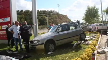 Yoldan Çıkan Araç Durakta Bekleyenlere Çarptı: 2 Kardeş Öldü, Anneleri Yaralandı