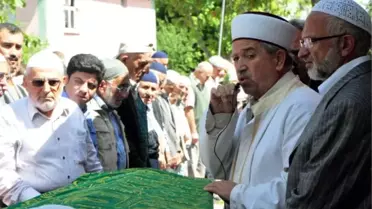 Kazada 2 Kızı Ölen İmam, Kızlarının Cenaze Namazını Kıldırdı