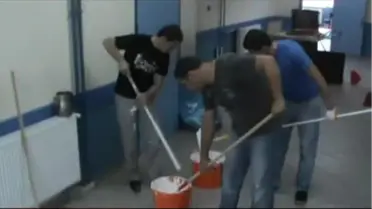 Rize'de Fedakar Öğretmenler Kendi Okullarını Boyuyor
