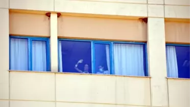 Yüz Nakli Olan Recep Sert Basın Mensuplarına El Salladı