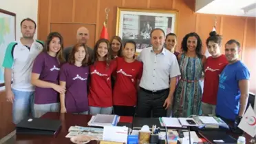 İl Sağlık Müdürü, Isparta'da Başarılı Olan Yüzücüleri Kabul Etti