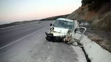 Kontrolden Çıkan Araç, Duvara Çarptı: 3 Ölü