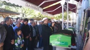İntihar Eden Savcı Afyonkarahisar'da Toprağa Verildi