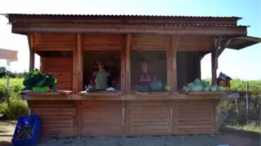 Ürettiklerini Satarak Aile Ekonomisine Katkı Sağlıyorlar