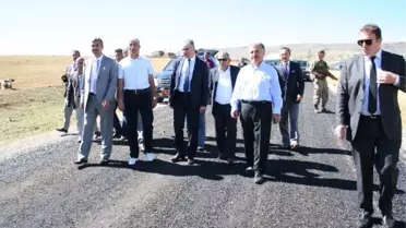 AK Parti Kars Milletvekilleri Vali Eyüp Tepe ile Birlikte Köy Yollarında Yapılan Çalışmaları...