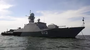 Rus Savaş Gemisi Çanakkale'yi Geçiyor