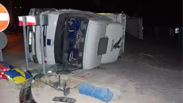 Beton Mikseri ile Bor Yüklü Tır Çarpıştı