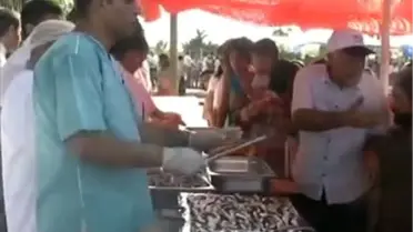 Balıkçılar Sezon Açılışını Balık Ekmek Dağıtarak Başladı