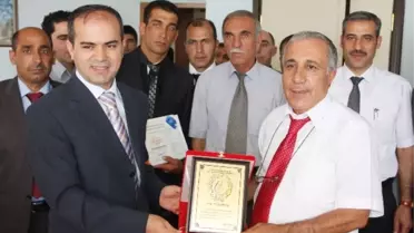 Ahlat Tapu Müdürlüğü'ne Plaket ve Teşekkür Belgesi