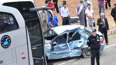 Ağrı'da Otomobil Yolcu Otobüsüyle Çarpıştı: 2 Ölü, 3 Yaralı