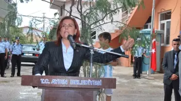 Aydın Belediyesi İki Köye Bayrak Direği Diktirdi