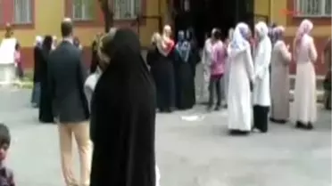 Erzurum'da Veliler Okulun Tam Gün Olmasından Şikayetçi