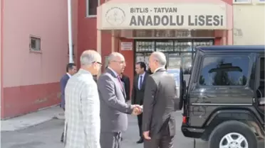 Vali Yurdakul Tatvan Anadolu Lisesini Ziyaret Etti
