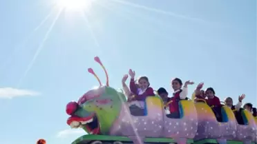 Elazığ'da Polis, Çocukları Lunaparkla Tanıştırdı
