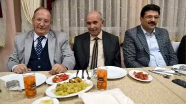 Emekliğe Ayrılan Paçacıoğlu'na Veda Yemeği
