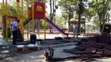 Kartepe'de Oyun Parkurlarına Kauçuk Zemin