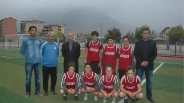 Güvener'den Bayan Futbol Takımına Destek