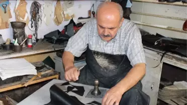 Efelerin Körüklü Çizmesi Zamana Direniyor