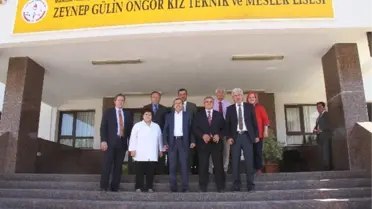 AK Parti'li Aydemir'den Akhisar'daki Liselere Ziyaret