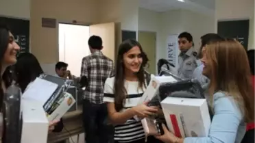 Gelenek Bozulmadı Zirvelilere Yine Macbook Air Dağıtıldı