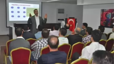Zirve'de İşadamlarına İletişim ve Beden Dili Eğitimi Verildi