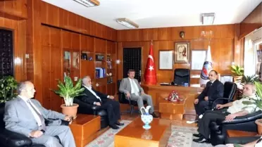 Kütahya Valisi Şerif Yılmaz Gediz Kaymakamı Mehmet Yılmaz'ı Makamında Ziyaret Etti