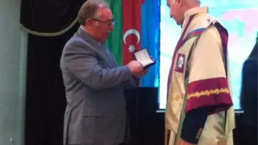 TRT Genel Müdürü Şahin'e Azerbaycan'da İki Önemli Ödül Verildi