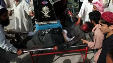 Pakistan'da İntihar Saldırısı: 5 Ölü, 15 Yaralı