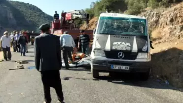 Pazarcık'ta Minibüs Devrildi: 8 Yaralı