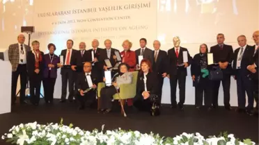 Asım Kocabıyık'a 'Örnek Kıdemli Vatandaş' Ödülü