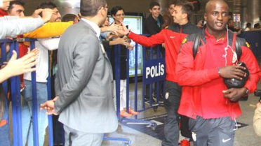 Galatasaray kafilesi, İzmir'e geldi