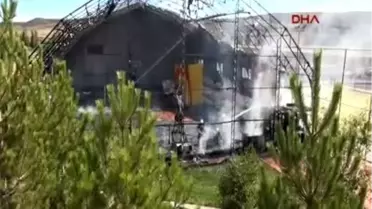 Okulun Spor Salonunda Yangın Çıktı