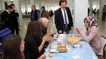 Rektör Kocacık Üniversite Öğrencileriyle Bir Araya Geldi