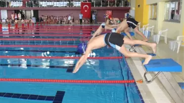 Yüzücüler Amatör Spor Haftasında Kulaç Attılar