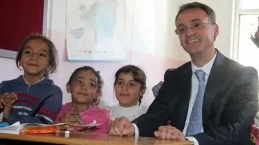 Diyarbakır Emniyet Müdürlüğünce Bin Öğrenciye Hediye Verildi