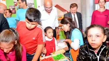 Hilton Worldwide Çalışanları İki Ortaokulu Donattı