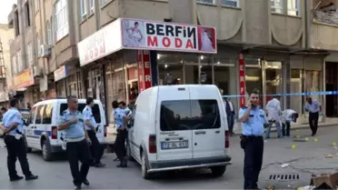 Gelinliği Beğenmeyen Nişanlısını Öldürüp İntihar Etti