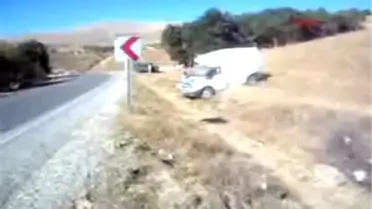 Kahta'da Minibüs Devrildi 3 Yaralı