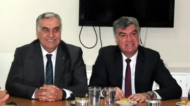 İzmir'de AK Parti ve CHP İl Başkanlarından Sıcak Bayramlaşma