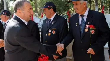 Mersin Şehitliği'nde Hüzünlü Bayramlaşma