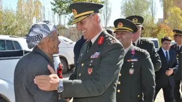 Yüksekova'da Askerlerle Vatandaşlar Bayramlaştı