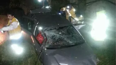 Lastiği Patlayan Otomobil Su Kanalına Yuvarlandı: 3 Yaralı