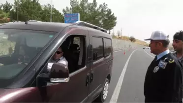 Malatya'da Trafik Ekiplerinden Sürücülere Kahve İkramı