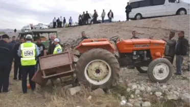Amasya'da Odun Yüklü Traktör Devrildi: 2 Ölü
